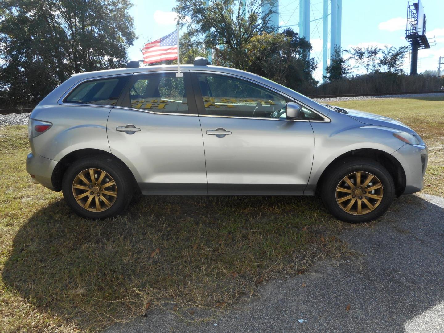 2010 Silver Mazda CX-7 I Sport (JM3ER2WM8A0) with an 2.5L L4 DOHC 16V engine, 5-Speed Automatic transmission, located at 2553 Airline Blvd, Portsmouth, VA, 23701, (757) 488-8331, 36.813889, -76.357597 - Photo#4