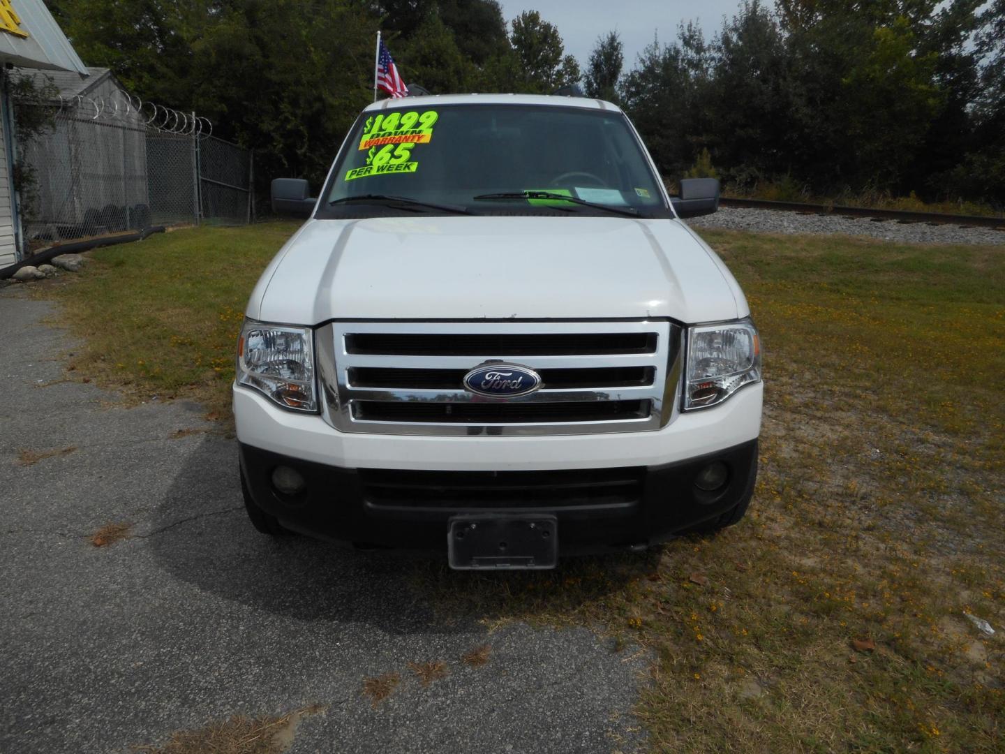 2007 White Ford Expedition XLT 4WD (1FMFU16537L) with an 5.4L V8 SOHC 16V engine, 6-Speed Automatic Overdrive transmission, located at 2553 Airline Blvd, Portsmouth, VA, 23701, (757) 488-8331, 36.813889, -76.357597 - **VEHICLE TERMS*** Down Payment: $1499 Weekly Payment: $65 APR: 23.9% Repayment Terms: 24 Months ***CALL 757-488-8331 TO SCHEDULE YOUR APPOINTMENT TODAY AND GET PRE-APPROVED RIGHT OVER THE PHONE*** - Photo#0