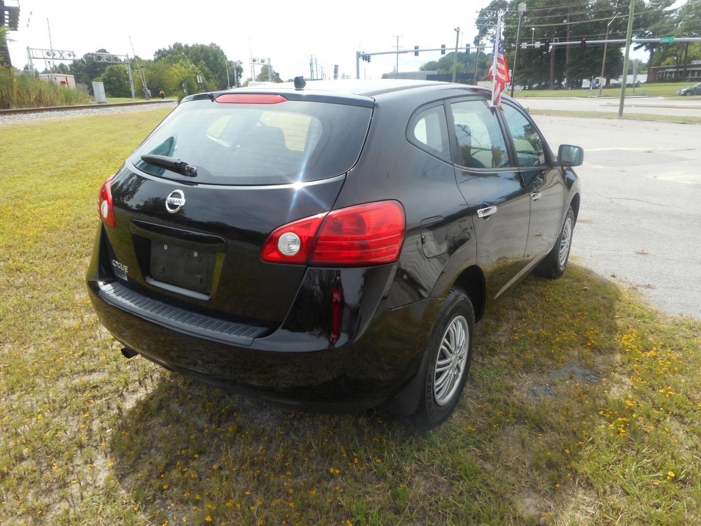 2010 Black Nissan Rogue S 2WD (JN8AS5MTXAW) with an 2.5L L4 DOHC 16V engine, CVT transmission, located at 2553 Airline Blvd, Portsmouth, VA, 23701, (757) 488-8331, 36.813889, -76.357597 - Photo#5