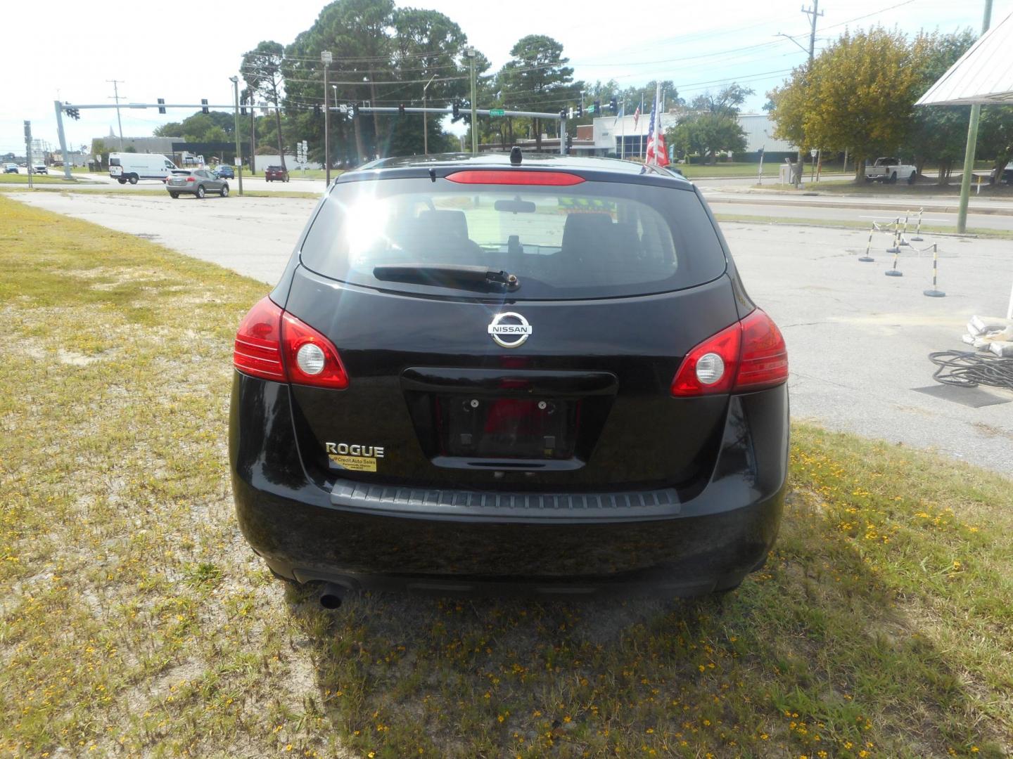 2010 Black Nissan Rogue S 2WD (JN8AS5MTXAW) with an 2.5L L4 DOHC 16V engine, CVT transmission, located at 2553 Airline Blvd, Portsmouth, VA, 23701, (757) 488-8331, 36.813889, -76.357597 - Photo#6