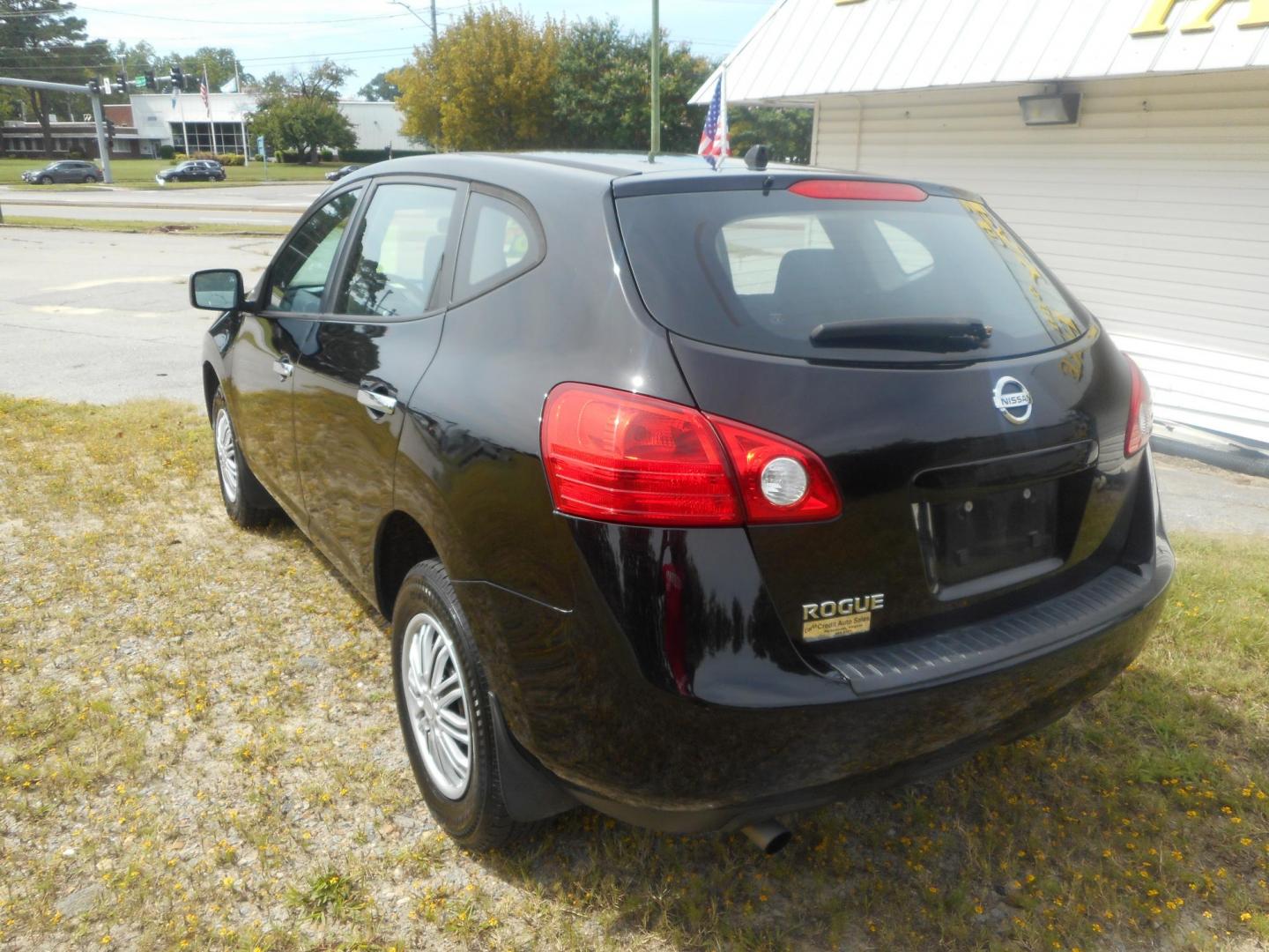 2010 Black Nissan Rogue S 2WD (JN8AS5MTXAW) with an 2.5L L4 DOHC 16V engine, CVT transmission, located at 2553 Airline Blvd, Portsmouth, VA, 23701, (757) 488-8331, 36.813889, -76.357597 - Photo#7