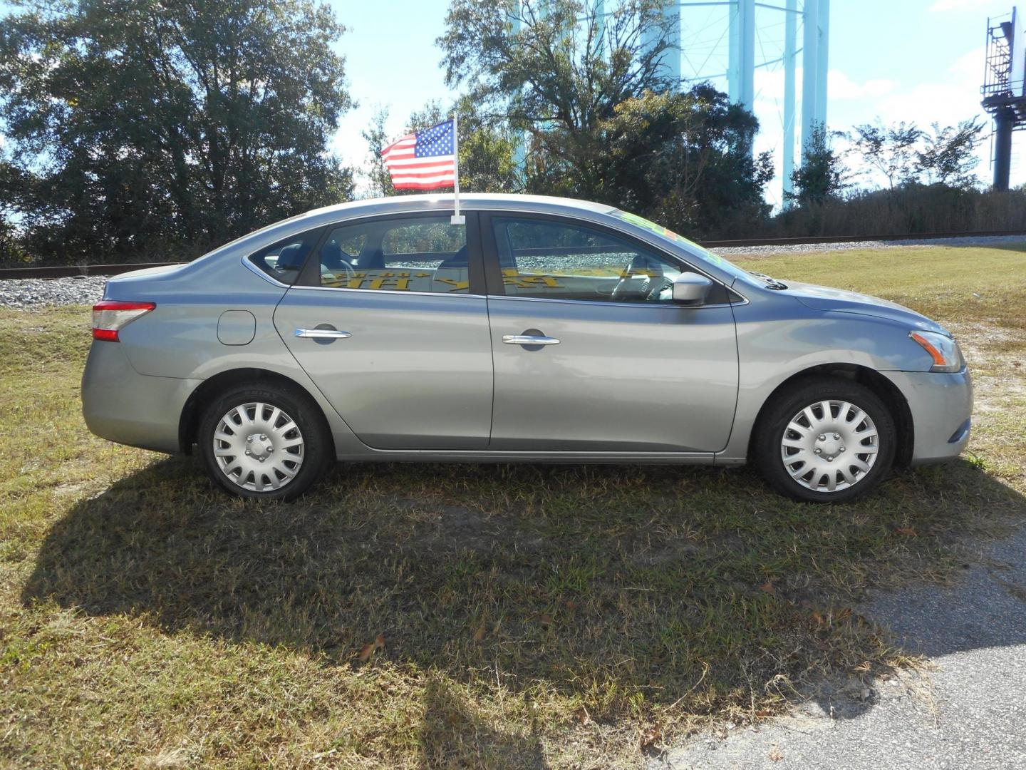 2014 Gray Nissan Sentra S 6MT (3N1AB7AP7EY) with an 1.8L L4 SFI DOHC 16V engine, 6-Speed Automatic transmission, located at 2553 Airline Blvd, Portsmouth, VA, 23701, (757) 488-8331, 36.813889, -76.357597 - Photo#4