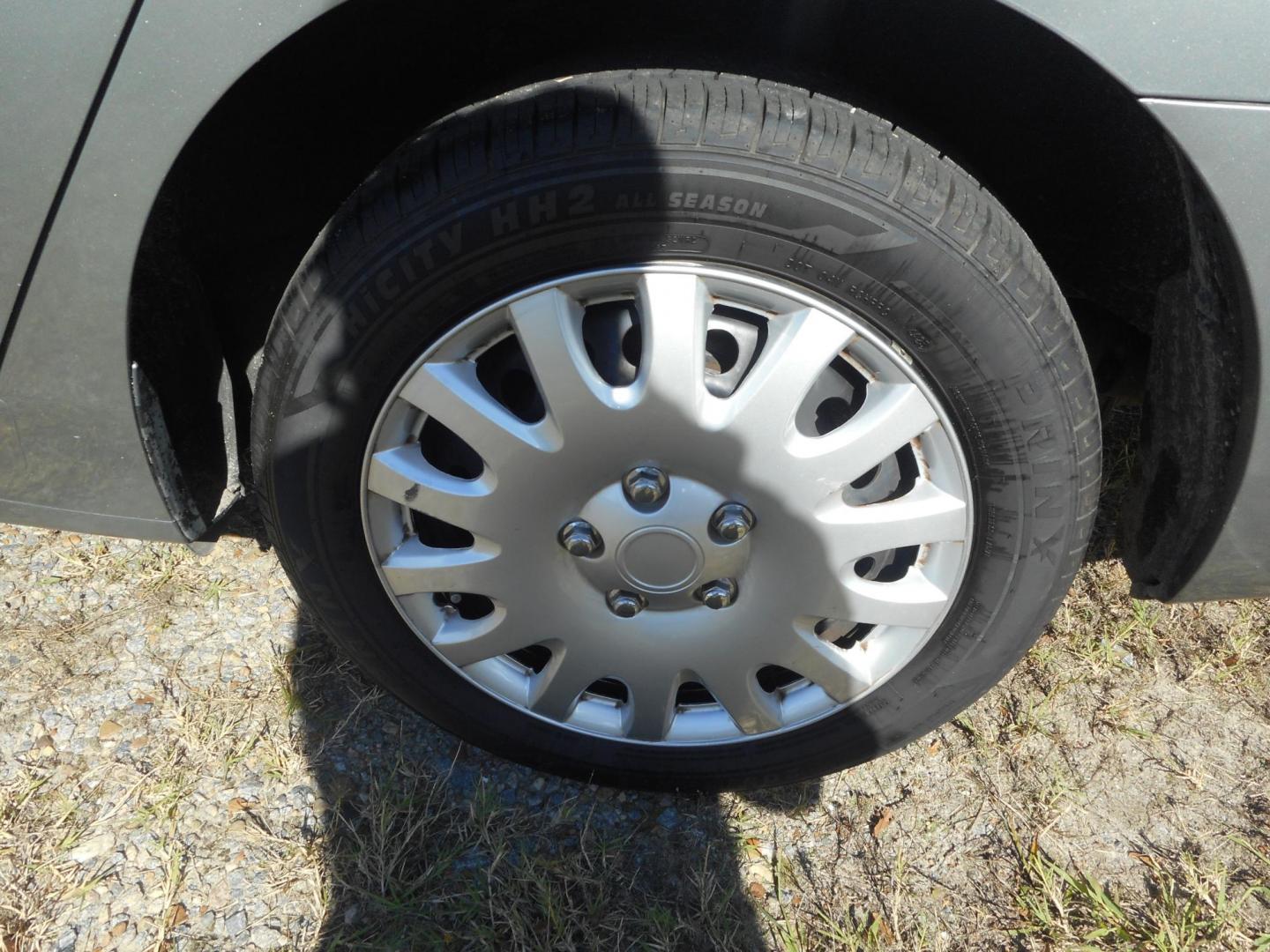 2014 Gray Nissan Sentra S 6MT (3N1AB7AP7EY) with an 1.8L L4 SFI DOHC 16V engine, 6-Speed Automatic transmission, located at 2553 Airline Blvd, Portsmouth, VA, 23701, (757) 488-8331, 36.813889, -76.357597 - Photo#8