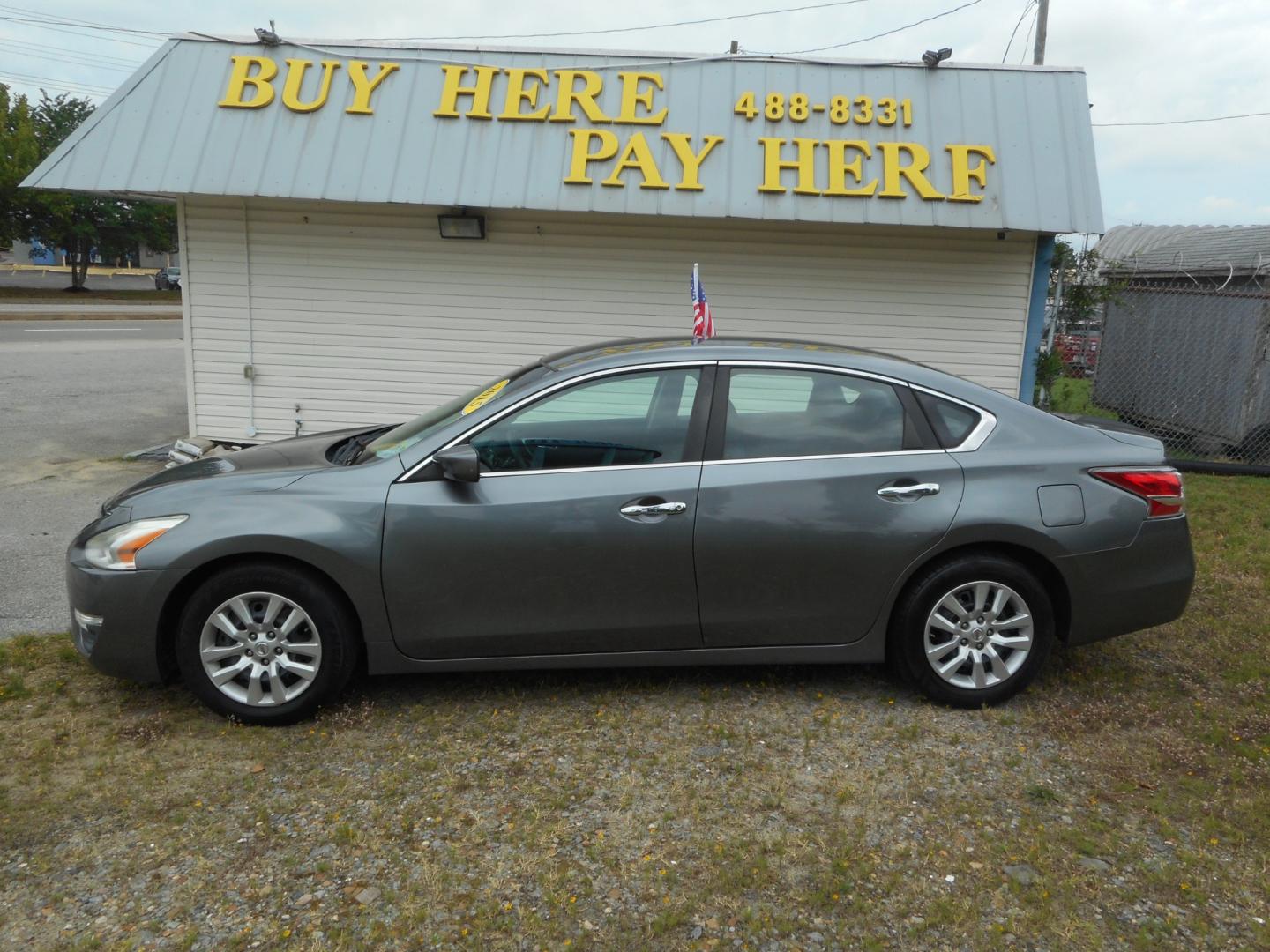 2015 Gray Nissan Altima (1N4AL3AP8FC) , located at 2553 Airline Blvd, Portsmouth, VA, 23701, (757) 488-8331, 36.813889, -76.357597 - Photo#0