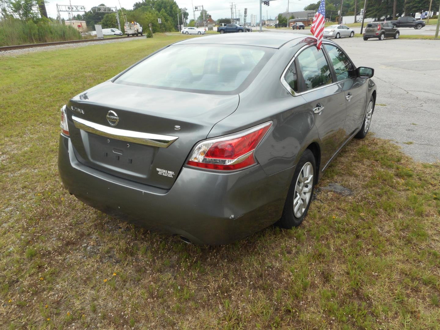 2015 Gray Nissan Altima (1N4AL3AP8FC) , located at 2553 Airline Blvd, Portsmouth, VA, 23701, (757) 488-8331, 36.813889, -76.357597 - Photo#5