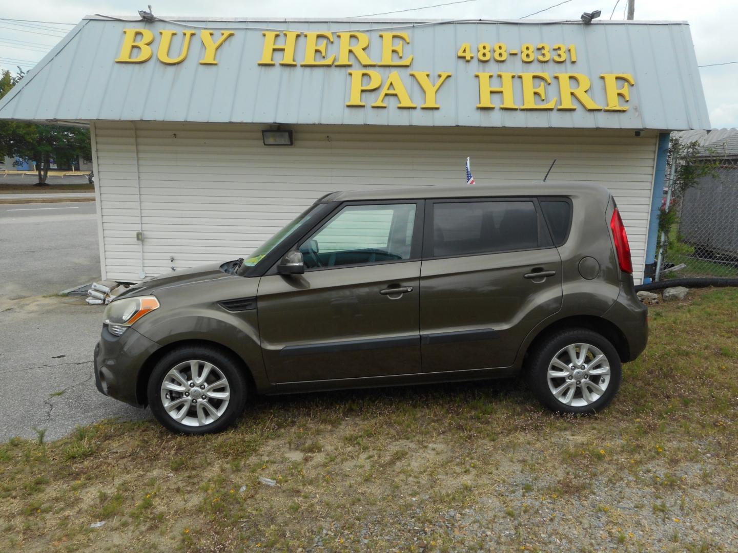 2013 Green Kia Soul (KNDJT2A6XD7) , located at 2553 Airline Blvd, Portsmouth, VA, 23701, (757) 488-8331, 36.813889, -76.357597 - ***VEHICLE TERMS*** Down Payment: $499 Weekly Payment: $100 APR: 23.9% Repayment Terms: 42 Months *** CALL ELIZABETH @ 757-488-8331 TO SCHEDULE YOUR APPOINTMENT TODAY AND GET PRE-APPROVED RIGHT OVER THE PHONE*** - Photo#0