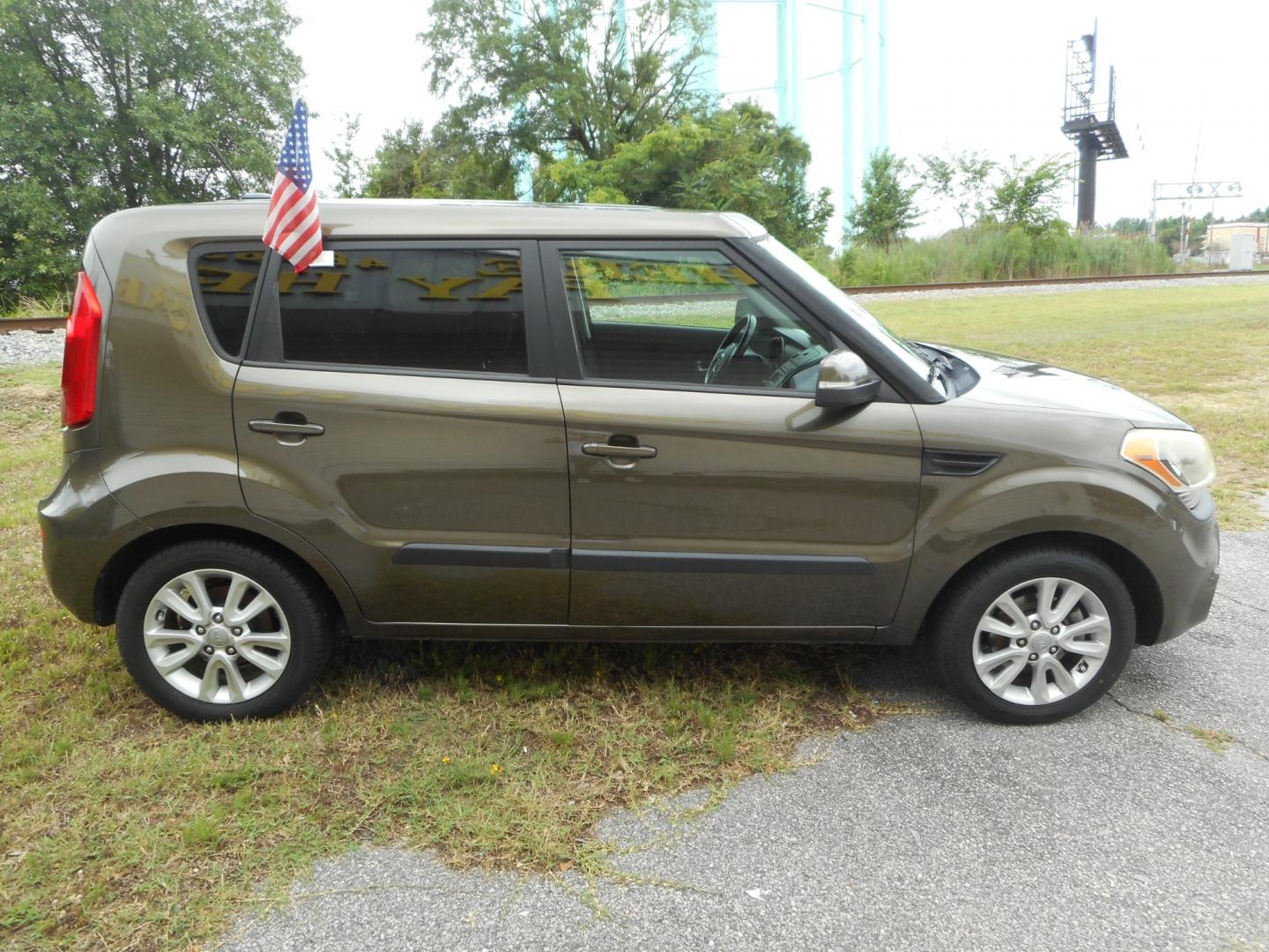 2013 Green Kia Soul (KNDJT2A6XD7) , located at 2553 Airline Blvd, Portsmouth, VA, 23701, (757) 488-8331, 36.813889, -76.357597 - ***VEHICLE TERMS*** Down Payment: $499 Weekly Payment: $100 APR: 23.9% Repayment Terms: 42 Months *** CALL ELIZABETH @ 757-488-8331 TO SCHEDULE YOUR APPOINTMENT TODAY AND GET PRE-APPROVED RIGHT OVER THE PHONE*** - Photo#4