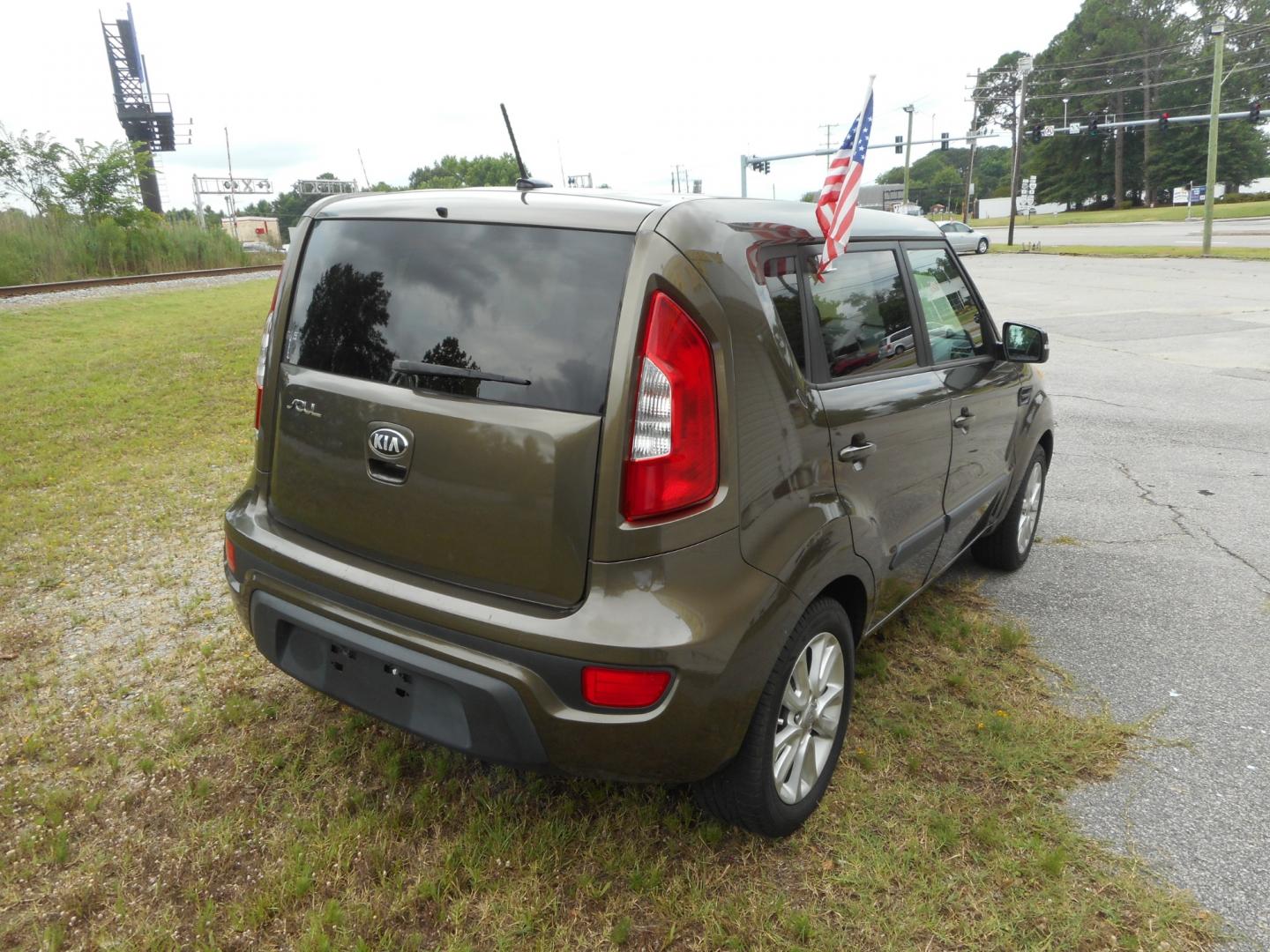 2013 Green Kia Soul (KNDJT2A6XD7) , located at 2553 Airline Blvd, Portsmouth, VA, 23701, (757) 488-8331, 36.813889, -76.357597 - ***VEHICLE TERMS*** Down Payment: $499 Weekly Payment: $100 APR: 23.9% Repayment Terms: 42 Months *** CALL ELIZABETH @ 757-488-8331 TO SCHEDULE YOUR APPOINTMENT TODAY AND GET PRE-APPROVED RIGHT OVER THE PHONE*** - Photo#5