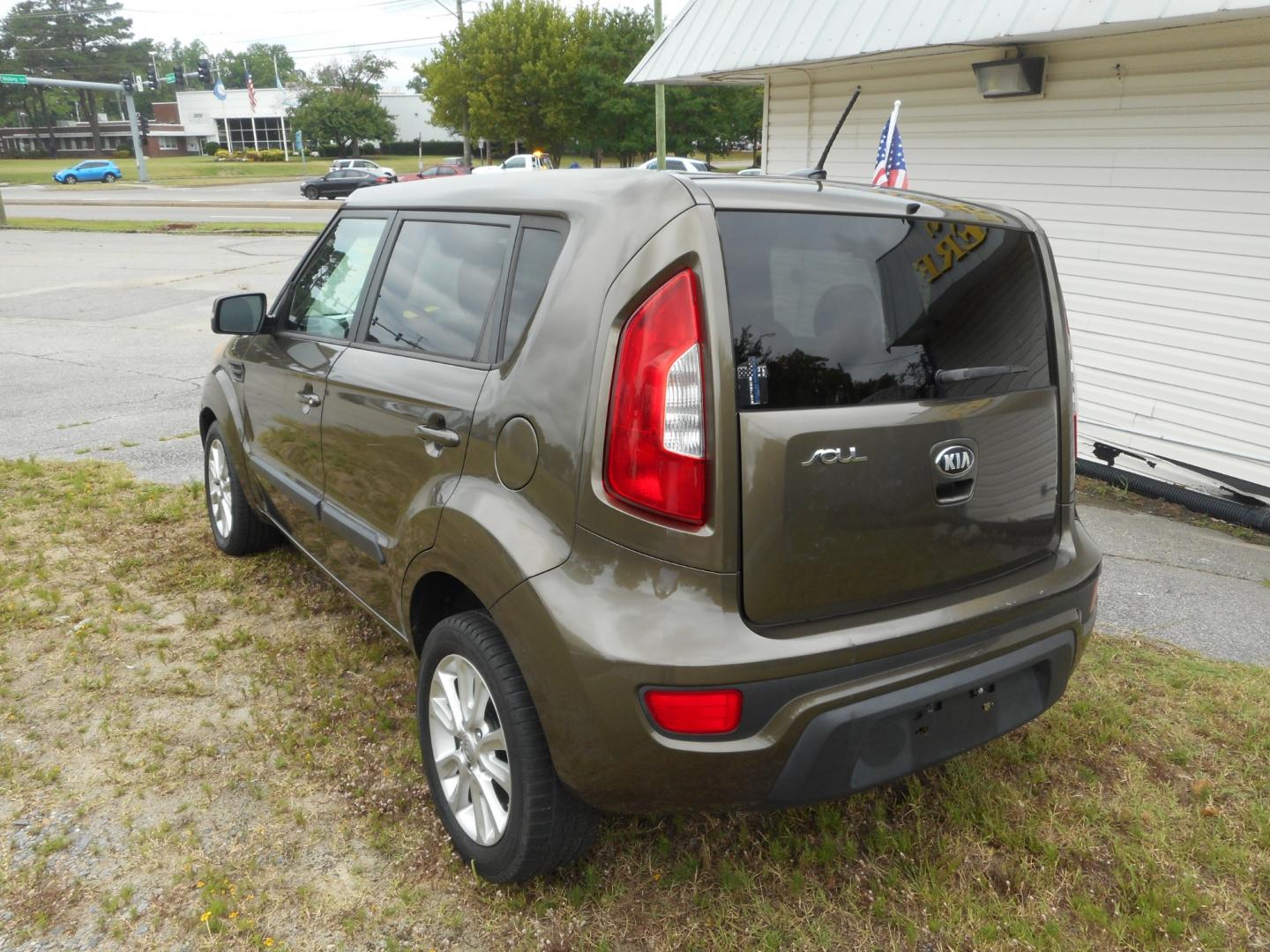 2013 Green Kia Soul (KNDJT2A6XD7) , located at 2553 Airline Blvd, Portsmouth, VA, 23701, (757) 488-8331, 36.813889, -76.357597 - ***VEHICLE TERMS*** Down Payment: $499 Weekly Payment: $100 APR: 23.9% Repayment Terms: 42 Months *** CALL ELIZABETH @ 757-488-8331 TO SCHEDULE YOUR APPOINTMENT TODAY AND GET PRE-APPROVED RIGHT OVER THE PHONE*** - Photo#7