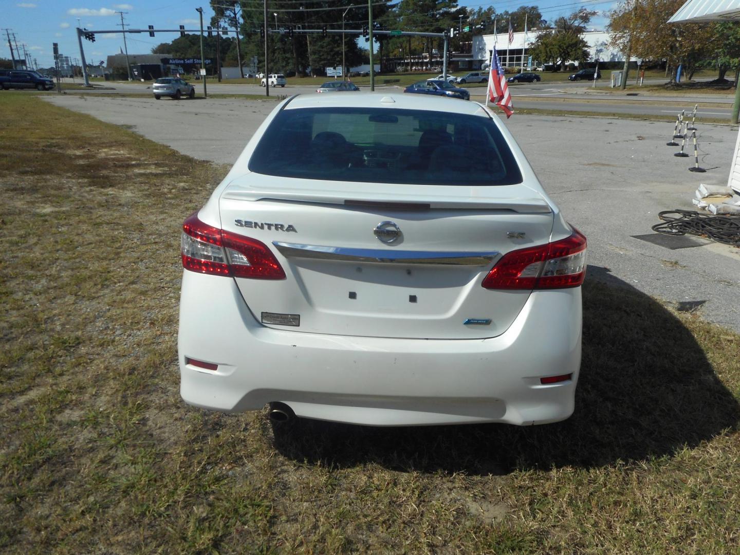 2013 Nissan Sentra S 6MT (3N1AB7AP3DL) with an 2.0L L4 DOHC 16V engine, 6-Speed Manual transmission, located at 2553 Airline Blvd, Portsmouth, VA, 23701, (757) 488-8331, 36.813889, -76.357597 - Down Payment: $899 Weekly Payment: $90 APR: 23.9% Repayment Terms: 42 Months ***CALL ELIZABETH SMITH - DIRECTOR OF MARKETING @ 757-488-8331 TO SCHEDULE YOUR APPOINTMENT TODAY AND GET PRE-APPROVED RIGHT OVER THE PHONE*** - Photo#6